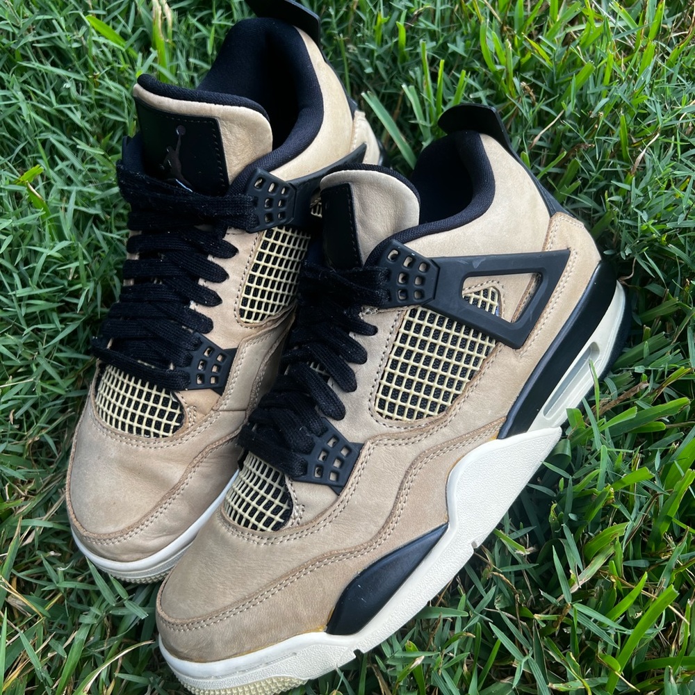CLEAN Air Jordan 4 Retro size 8 Womens Mushroom shoes 2020